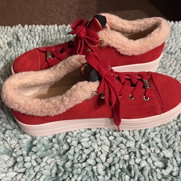 DKNY Rec & White shoes 👟 - Picture 2 of 7